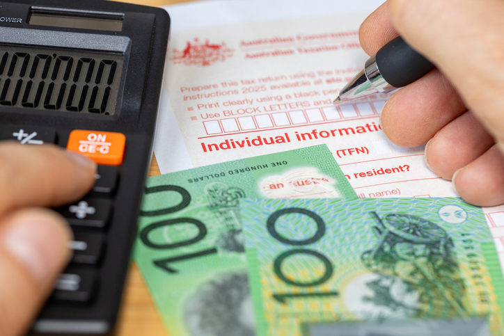 Australian tax refund calculator displaying estimated tax return outcome based on income and deductions Australian tax refund calculator displaying estimated tax return outcome based on income and deductions