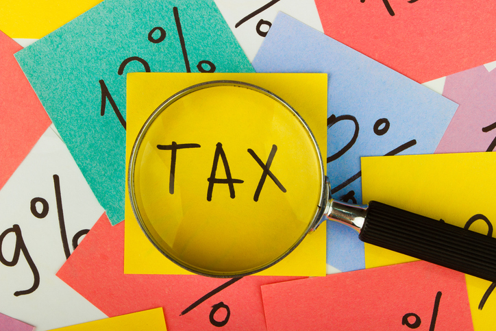 Magnifying glass examining tax and percentage symbols for effective marginal tax rates in Australia Magnifying glass examining tax and percentage symbols for effective marginal tax rates in Australia